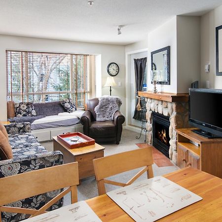 Town Plaza Suites By Golden Dreams Whistler Eksteriør bilde