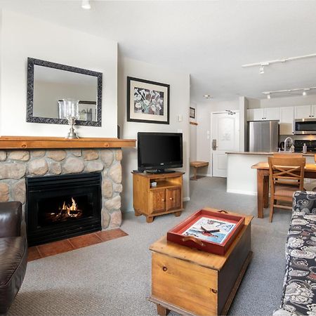 Town Plaza Suites By Golden Dreams Whistler Eksteriør bilde