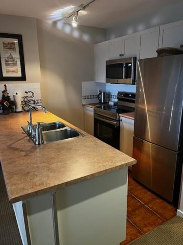 Town Plaza Suites By Golden Dreams Whistler Eksteriør bilde