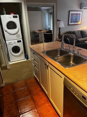 Town Plaza Suites By Golden Dreams Whistler Eksteriør bilde