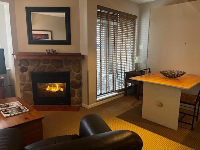 Town Plaza Suites By Golden Dreams Whistler Eksteriør bilde