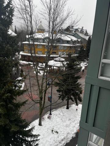 Town Plaza Suites By Golden Dreams Whistler Eksteriør bilde