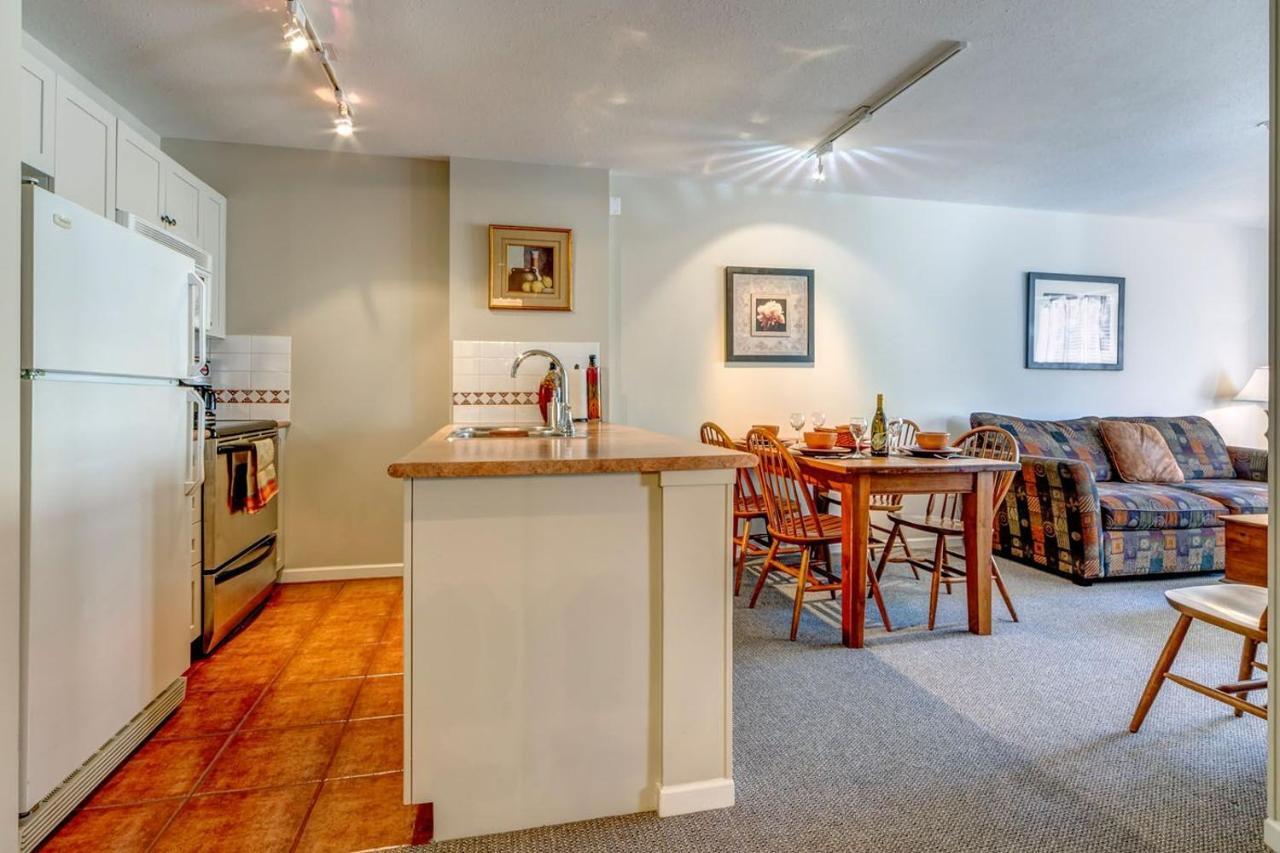 Town Plaza Suites By Golden Dreams Whistler Eksteriør bilde