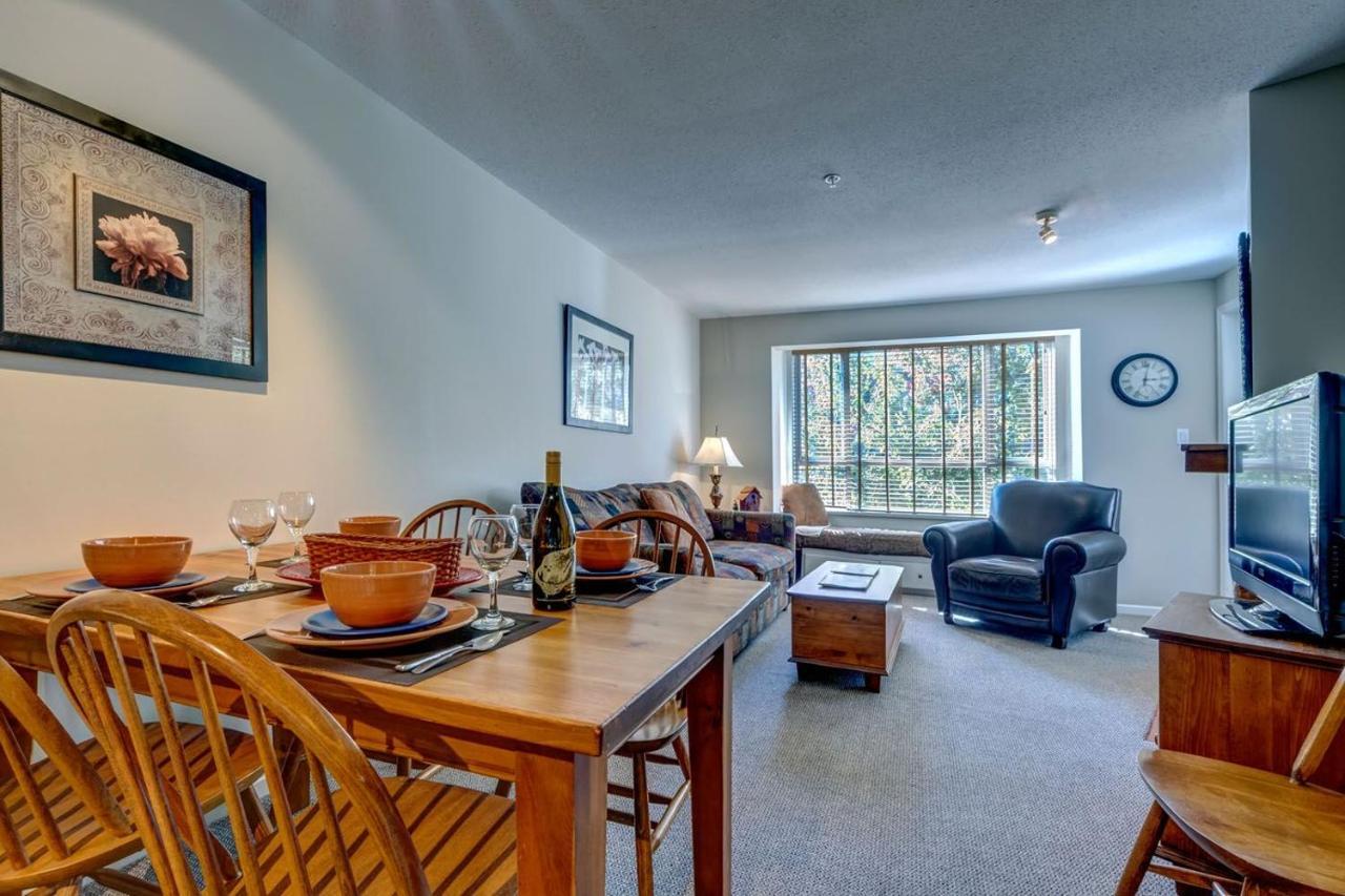 Town Plaza Suites By Golden Dreams Whistler Eksteriør bilde