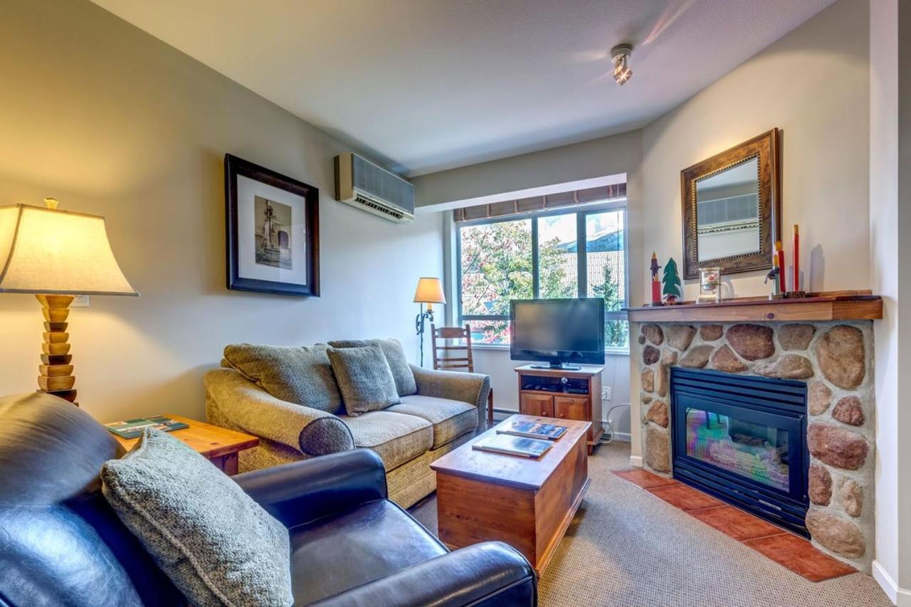 Town Plaza Suites By Golden Dreams Whistler Eksteriør bilde
