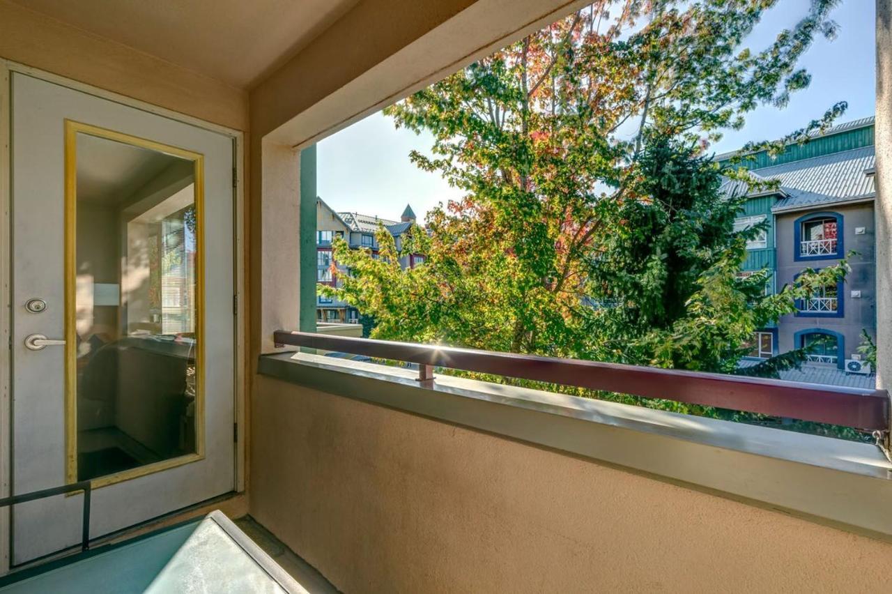 Town Plaza Suites By Golden Dreams Whistler Eksteriør bilde