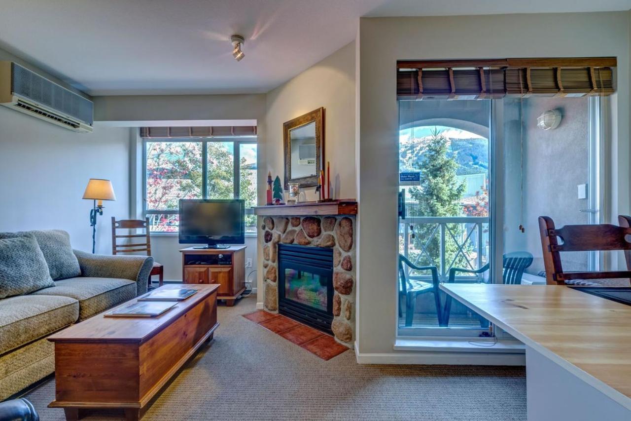 Town Plaza Suites By Golden Dreams Whistler Eksteriør bilde